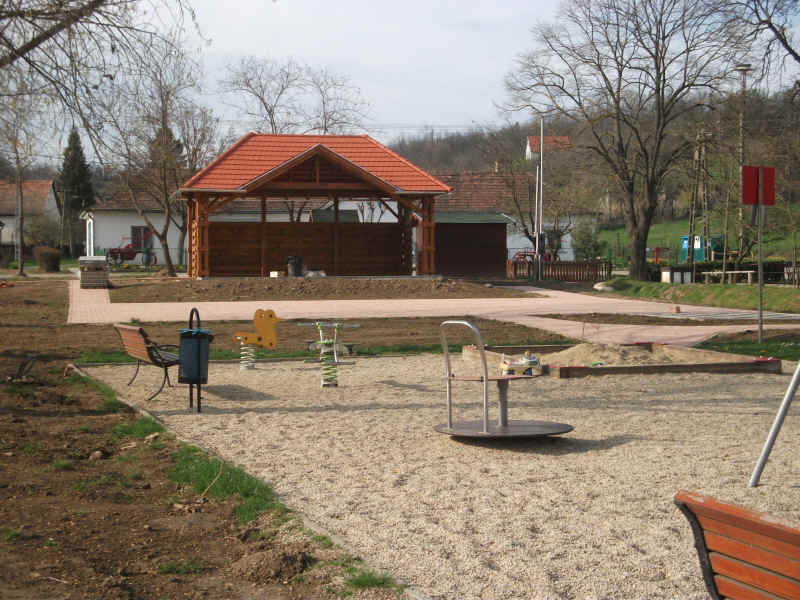 nyim-jatszoter.jpg (483864 bytes)